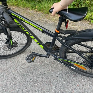 Cykel - Hej hej, säljer denna fina sköna cykel använder den inte längre den e värd 18000kr men säljer den för 2500kr för ja vill bli av me den då jag även behöver pengar snabbt, bara att höra av dig för fler bilder eller vid intresse💖