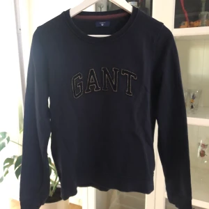 Långärmad Gant - Långärmad gant i storlek M, använd ett fåtal gånger 