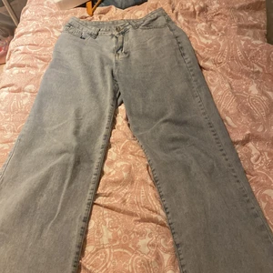 jeans - Ett par superfina baggy jeans. Super fina och användbara. Säljer då det nt är min stil längre. 