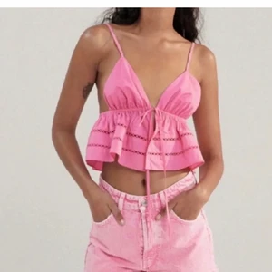 Zara topp - Köpt förra sommarn tror inte den säljs längre, passar större och mindre eftersom man justerar i mitten. Jag är en S!