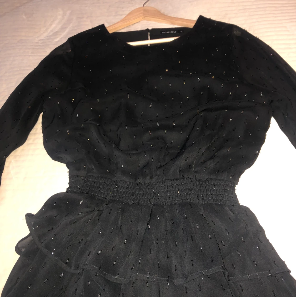 Svart volangklänning - 91