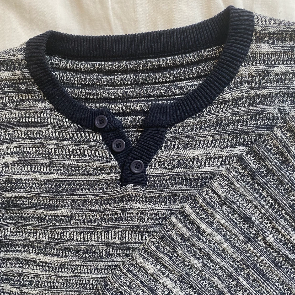 Stickad tröja