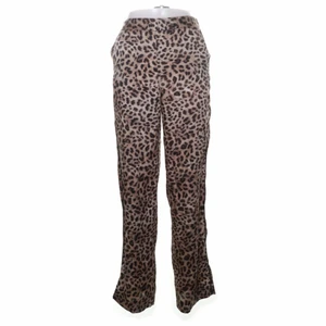 Zara djurmönstrad byxa  - Första bilden lånad! Knappt använda pågrund av att ena benets söm gått upp. Går att sy!  