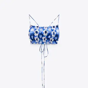 En jättefin blå blommig topp från Zara, Aldrig använd. storlek XS