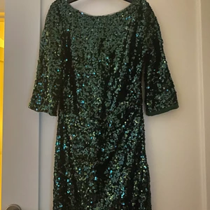 Klänning (Coast) köp från NK small n.6 - Coast klänning köpt från NK . Använt i 3 gånger . Ny skick . Ny pris köptes för 2600 