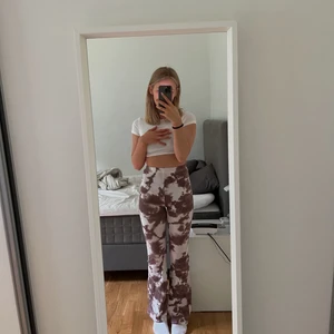 Byxor  - Mönstrade byxor, aldrig använda! (köparen står för frakt)