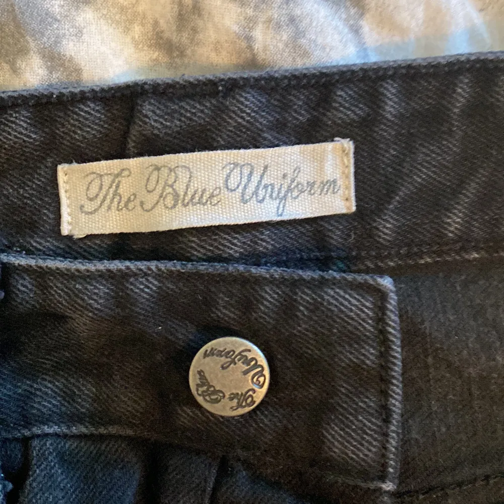 Jeansen är lite urtvättade men matchar priset efter det, nypris på jeansen ligger imellan 1100-1500. Leveransen kan vi prata ihop oss om.. Jeans & Byxor.