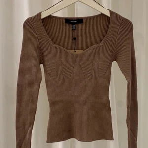 Pullover- Veromoda - Oanvänd tröja från VeroModa! Superfin men kommer aldrig till användning.. Säljer för 120 + frakt 🤎i