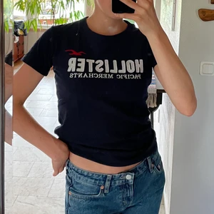 Gullig Hollister Babytee - Gullig hollister babytee som tyvärr inte kommer till användning längre. Om du är intresserad kan du höra av dig! Min vanliga storlek är runt S.