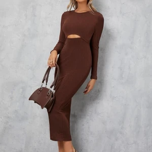 Storlek M - Suuperfin långklänning men använder aldrig. Pm för fler bilder🌺🌺