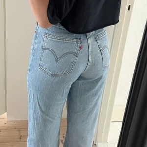 Levi’s 501 jeans, (passar som M/38)  - Säljer för att de blivit för korta och stora. Är i bra skick, använda väldigt lite. Jag är 165 cm för referens :)