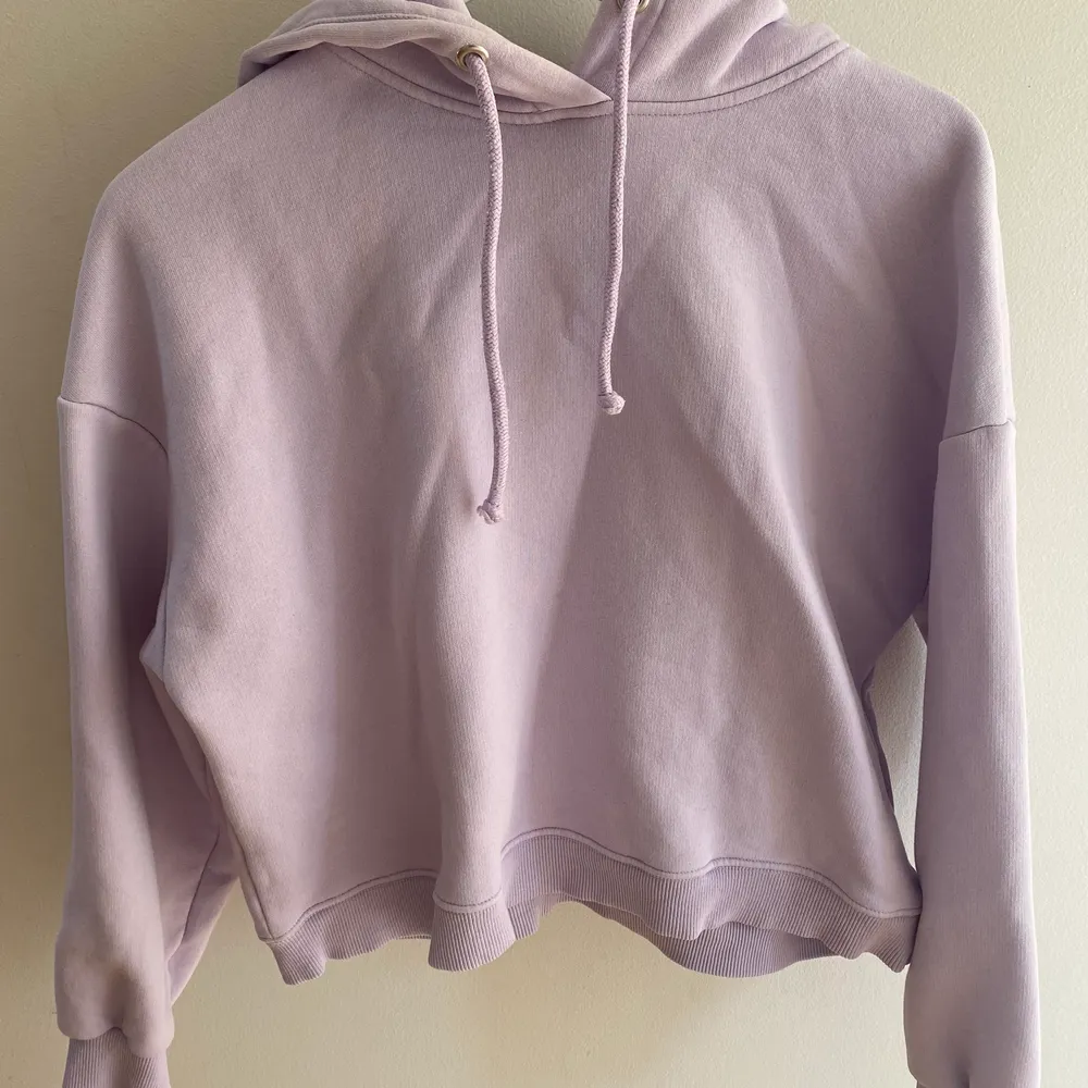 En lila hoodie från lager 157 i stoleken xs/s. Hoodies.