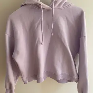En lila hoodie från lager 157 i stoleken xs/s