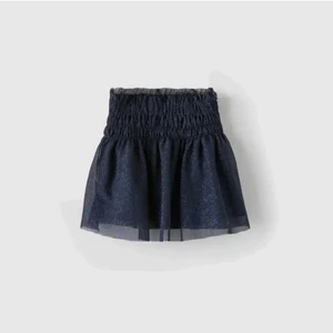 Glittrig zara kjol - Intressekoll på denna sjukt fina och populära zara kjolen. I glittrigt mörkblå färg och passar så bra till lite festligare eller nu på sommaren.  Köptes för ett tag sen men Säljs inte längre!  Budgivning om flera är intresserade❤️