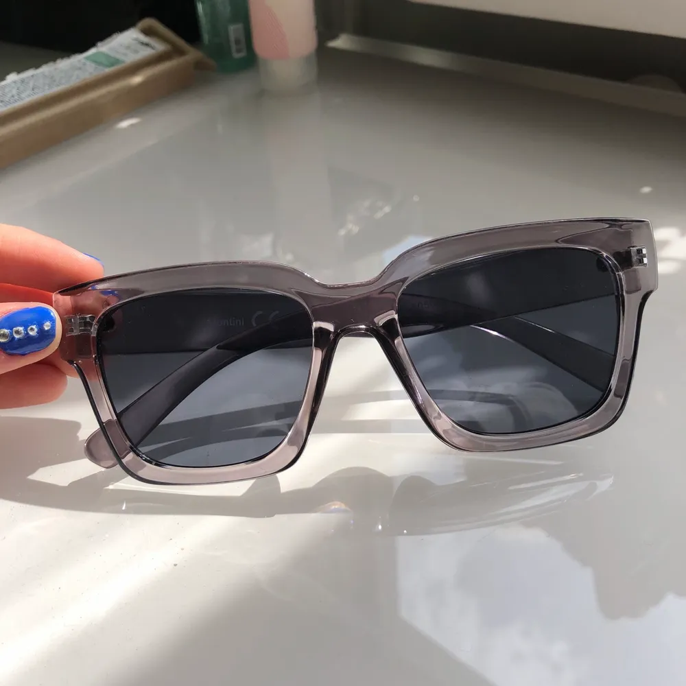 ⚠️KÖP EJ NU!!⚠️ intressekoll på grå solglasögon som liknar chimieyewear 04, helt nya. Om fler är intresserade blir det budgivning💕. Accessoarer.