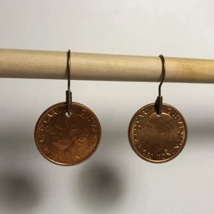 Örhängen från mynt  - 50 öre som örhängen, glänser fint i koppar ✨ fraktas med brev för 20 kr! 
