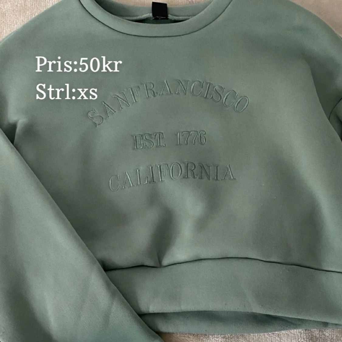 Grön croppad sweatshirt