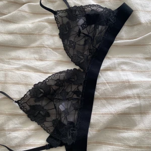 BH topp  - Använd 1 gång. Perfekt till sommaren. Storlek S. Passar 36. NAKD