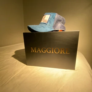 Maggiore keps - Köpt efter sommaren användes till snön kom sedan inte använd sen dess. Limiterad 200 i hela världen. Skick 9/10 kan inte se att den varit använd. Mitt pris 900kr