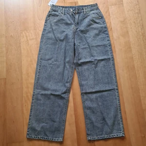 90's washed boyfriend jeans - Gråblåa baggy jeans. Säljer dem eftersom de är för korta på mig (jag är 176). Passar även storlek M. Du betalar frakt.💗👖🌟