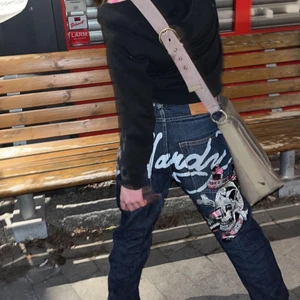 Ed hardy Jeans  !INTRESSEKOLL! - Mina favoritjeans jag blivit lite trött på å skulle gärna villja se om någon vill byta med något annat! Skriv isf till mig❤️❤️❤️