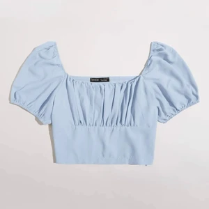 Söt blus - Söt ljusblå blus, oanvänd. 