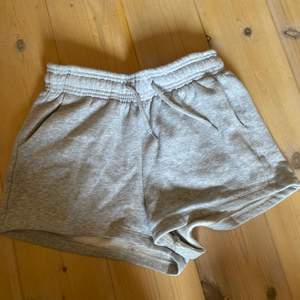 Säljer dessa mjukis shorts då dom inte kommer till användning💞 köparen står för frakten💞