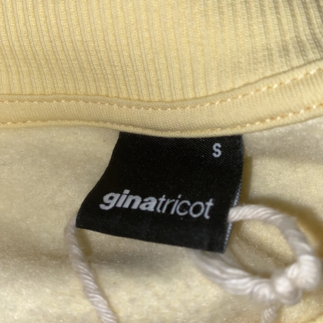 Croppad gul tröja - 91