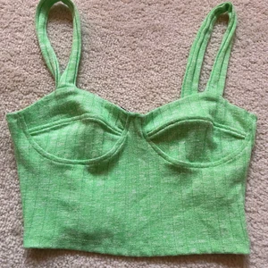 Monki topp/linne - Finns att köpa med matchande shorts till. 