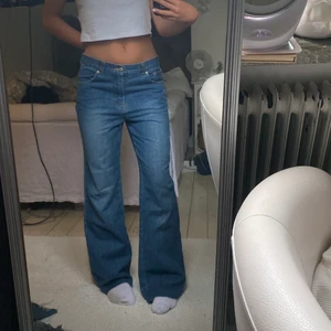 Lågmidjade jeans  - Jätte snygga lågmidjade jeans, passar xs och s 👏🏻