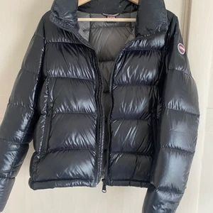 Colmar down jacket - Säljer min fina colmar jacka som jag köpte på Miinto i vintras! Inga slitningar eller tecken på användning🤍 Nypris 5495 kr  OBS Köp inte genom ”köp direkt” om de finns tillgängligt