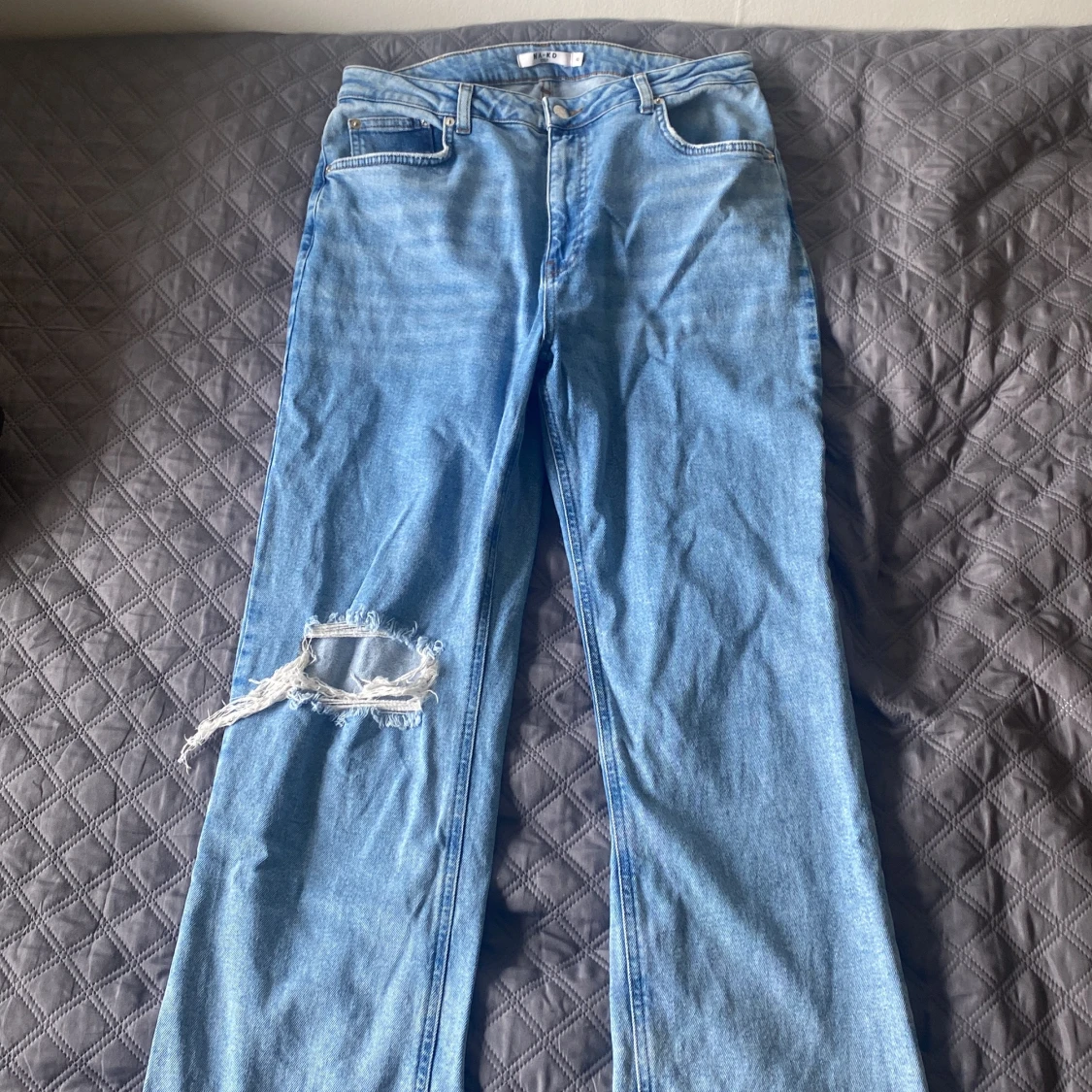 Blåa jeans från NA-KD