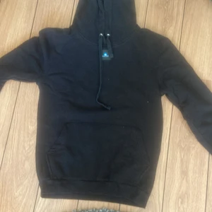 The cool elephant hoodie - Hoodie från the cool elephant, lite slitningar på trycket