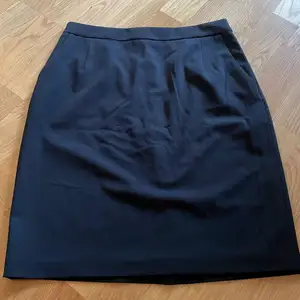 Svart kjol från (STOCKH LM) Storlek: 38