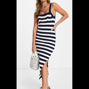 Klänning asos - Säljer denna klänning från asos, storlek m💗