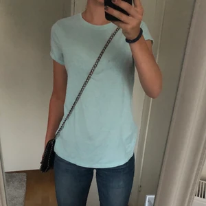 Turkos Tshirt - Säljer nu denna jättefina turkosa tshirten från Lager 157!😍 Bra skick. Köptes för 99kr säljer för 40kr+ frakt!🤩
