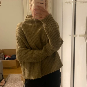 Stickadtröja - Mörkbeige 