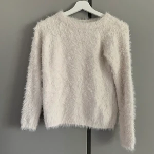 ”Fluffig” tröja - 36