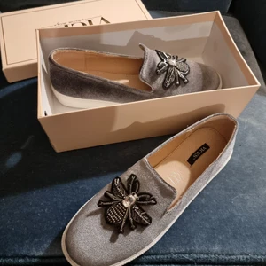 Nya coola skor - Helt nya skor som aldrig kom till användning. Har coola detaljer och äkta läder. Står 41 men tycker dem är närmare 40