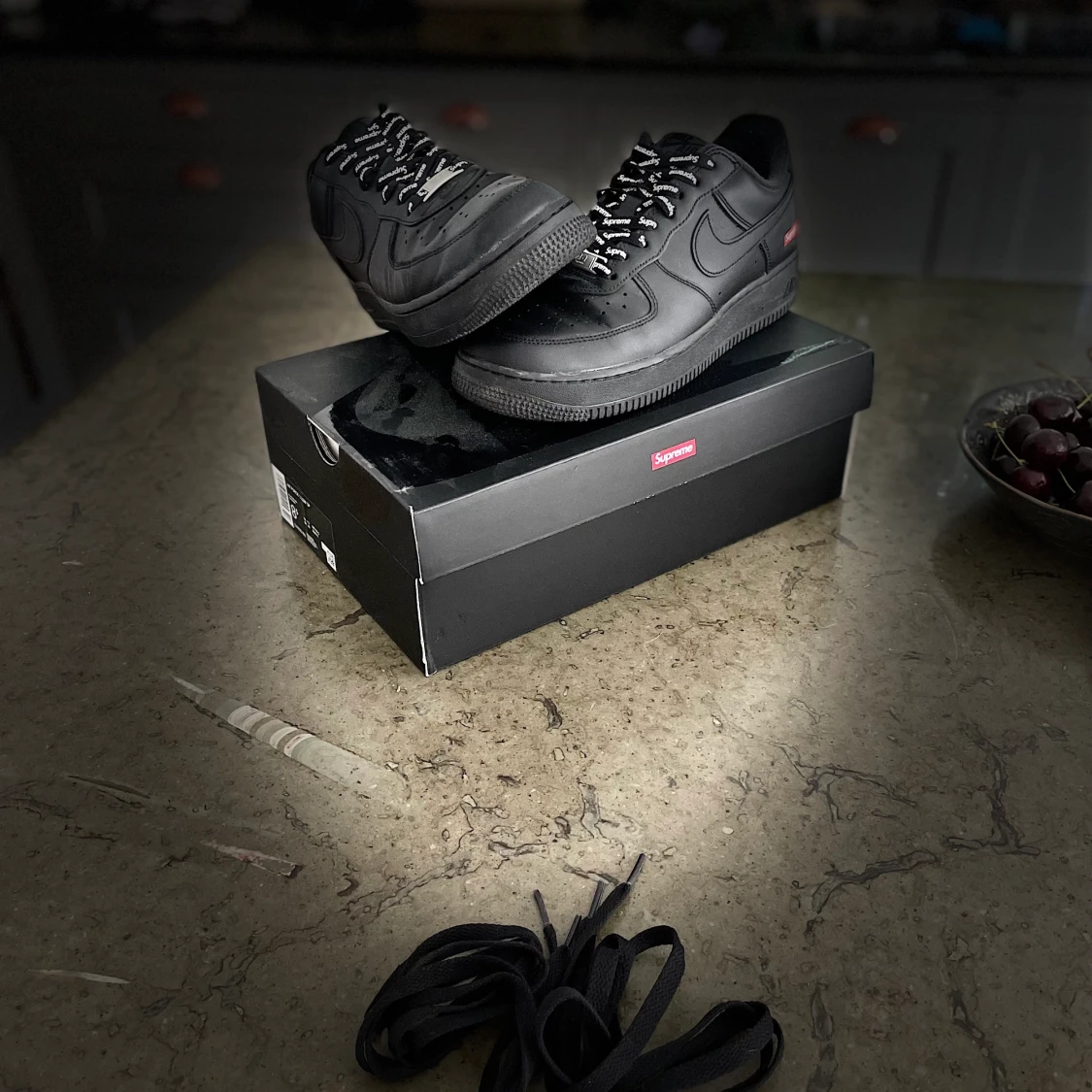 Nike air force 1 supreme black