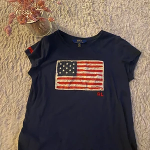 Polo Ralph Lauren t-shirt barn, strl: L 12-14 år - Fått som present för 2 år sedan, är i väl skick.