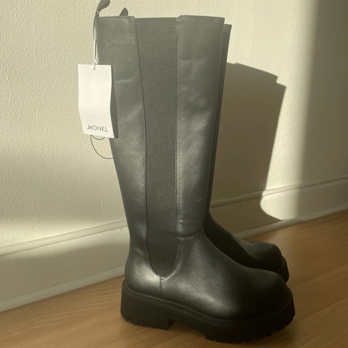 Boots från Monki