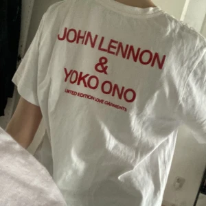 T-shirt, från zara - Det är en limited edition tröja från zara jätte fin men kommer ej till användning. ☺️ 