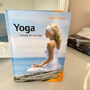 Yoga bok Titeln:träning för inre lugn  Skriven av Vimla lalvani