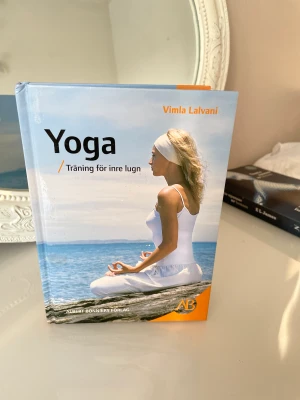 Yoga bok - Yoga bok Titeln:träning för inre lugn  Skriven av Vimla lalvani