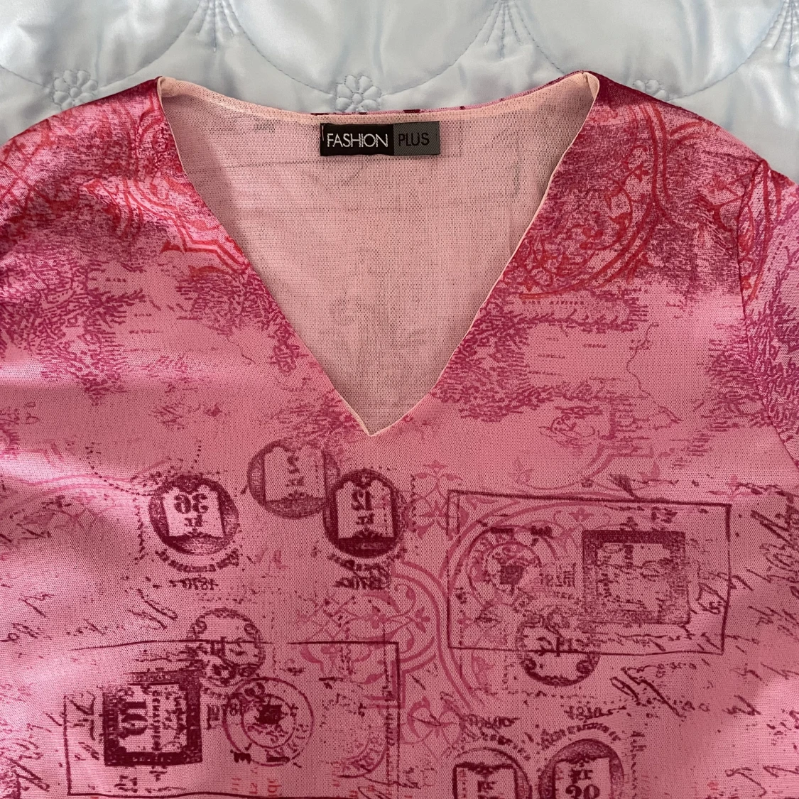 Rosa vintage topp mesh paisley trekvart v-ringad 90s - 91