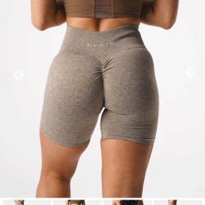 Nvgtn scrunch shorts - Såå fina och sköna🤩 säljer pga använder inte, storlek M (frakt tillkommer 54kr)