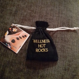 Healingsstenar/ wellness hot rocks - Hej  Säljer healingsstenar/ wellness hot rocks, och det står balance, spririt och energy, man kan koka dem i vatten och ha dem där man har ont, det lindrar mkt, Finns i eslöv att hämta kan med skickas frakt tillkommer. Tar swish och kontanter.