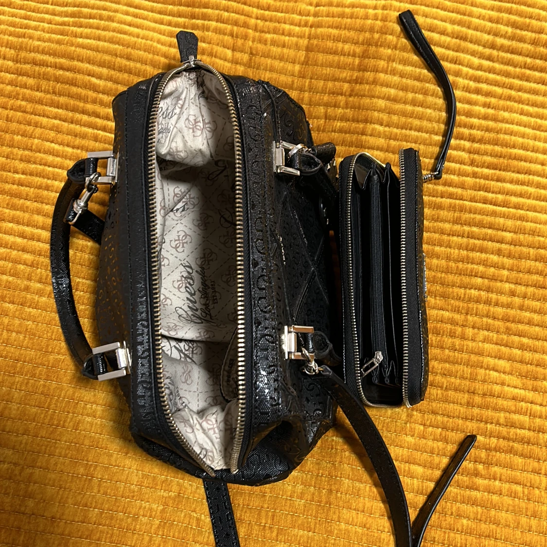 Guess väska, plånbok  - 91