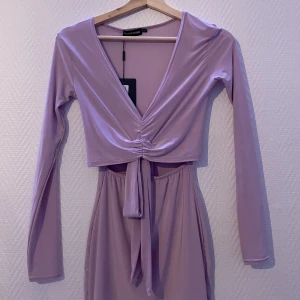 Klänning  - Är 165cm ish för referens  Brukar ha storlek xs-s 34/36 